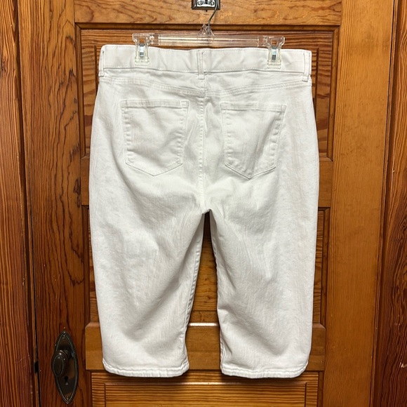Gloria Vanderbilt All-around Slimming Effect stretch pants size 14 white capris - Picture 2 of 10